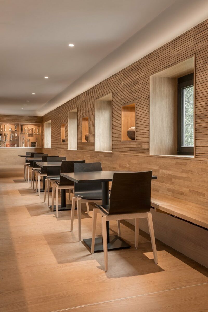 Restaurantstuhl Modell STOCKHOLM von TON – Bild 2