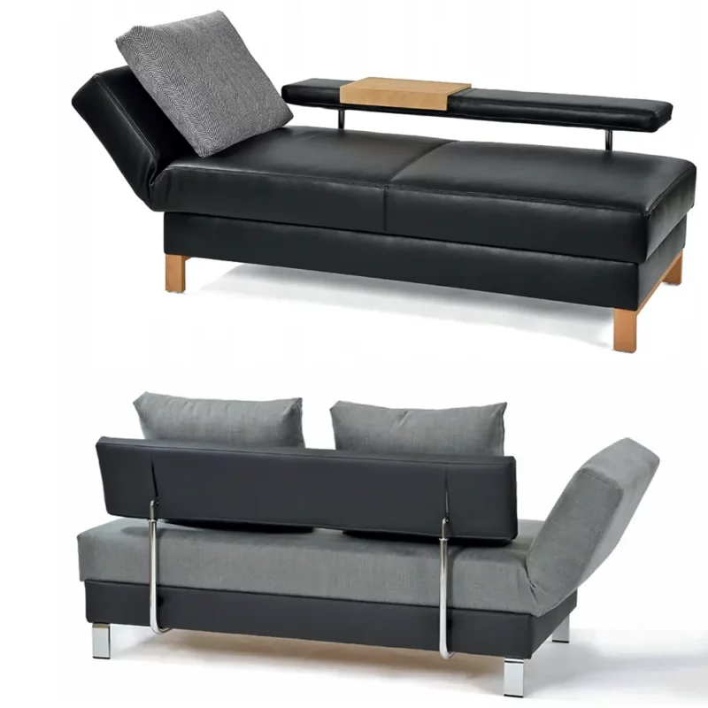 Das Bild zeigt zwei verschiedene Ansichten eines modernen Schlafsofas oder einer Liege, die für den Einsatz im Hotel- oder Objektbereich geeignet ist. Das Möbelstück ist in beiden Varianten sehr funktional gestaltet: Die obere Ansicht präsentiert ein Schlafsofa mit schwarzem Bezug und klaren, geradlinigen Formen. Es besitzt einen verstellbaren Rückenlehne-Teil, ein graues Kissen sowie eine spezielle Rückenlehne/Konsole, die auch als Ablagefläche dient. Die Beine sind aus hell färbigem Holz gefertigt und unterstreichen den modernen Look. Die untere Ansicht zeigt dasselbe Modell aus einem anderen Winkel und mit einem grauen Bezug. Hier ist die Rückenlehne aufgeklappt und wird von Metallbügeln gehalten. Zwei graue Kissen bieten zusätzlichen Komfort. Auch die Beine sind hier unterschiedlich gestaltet – mit einer silbernen Metalloptik, passend zum technischen Charakter. Beide Varianten verdeutlichen, dass das Möbelstück multifunktional nutzbar ist, als Liege, Sofa und Stauraum-Möbel, und einen hochwertigen, zeitgemäßen Stil verkörpert, der ideal für Hotels oder moderne Apartments ist.​