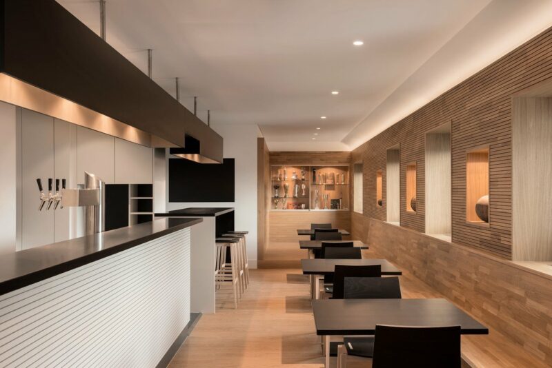 Restaurantstuhl Modell STOCKHOLM von TON – Bild 3