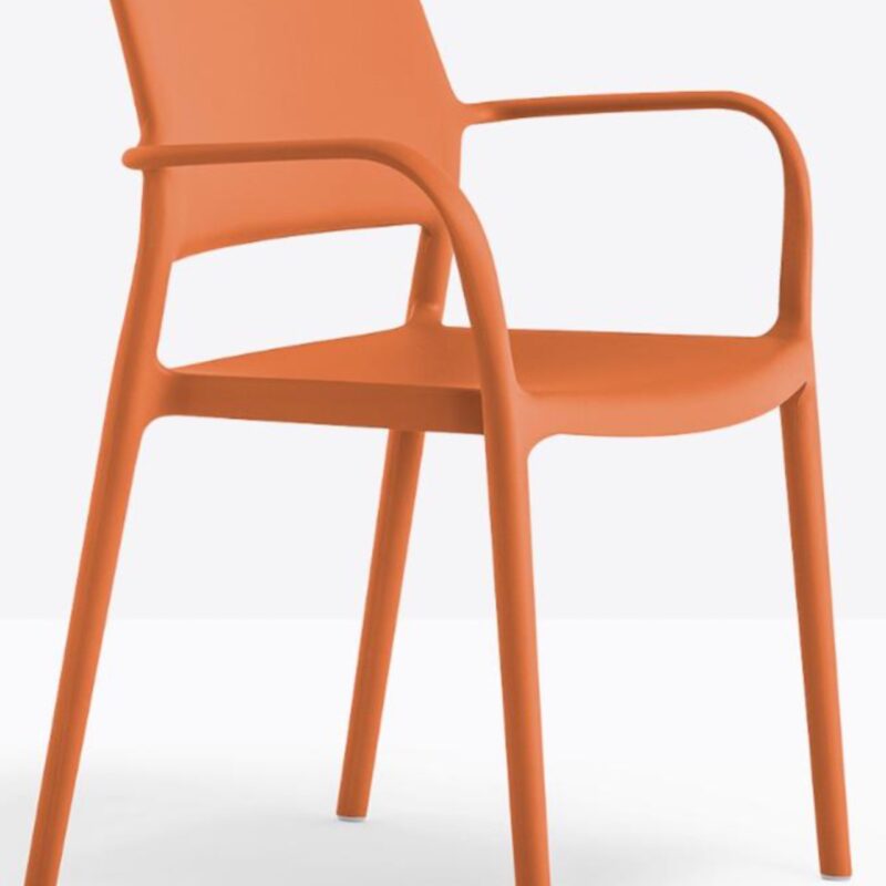 ARA 315 Outdoor Stapelsessel von Pedrali in Orange mit Armlehnen für Terrasse, Gastronomie und Hotel