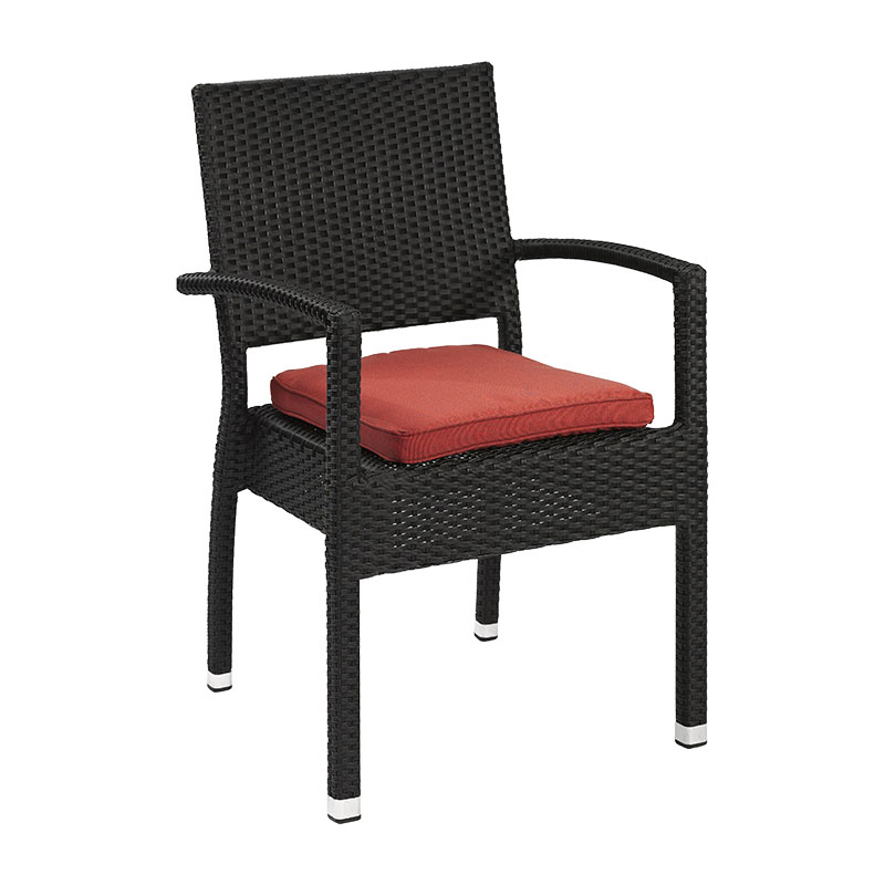 AVIGNON Alu-Rattan Outdoor Stapelsessel in Schwarz mit rotem Sitzkissen, geflochtener Rückenlehne und Armlehnen