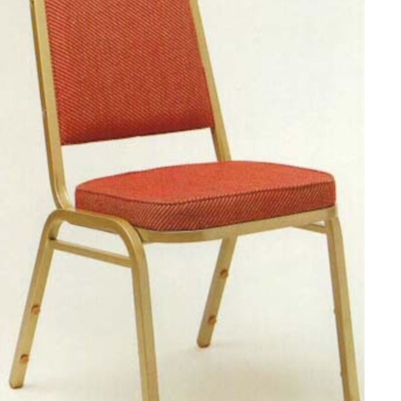 Bankettstuhl Modell 805 mit rot gepolstertem Sitz und Rückenlehne sowie goldfarbenem Metallgestell