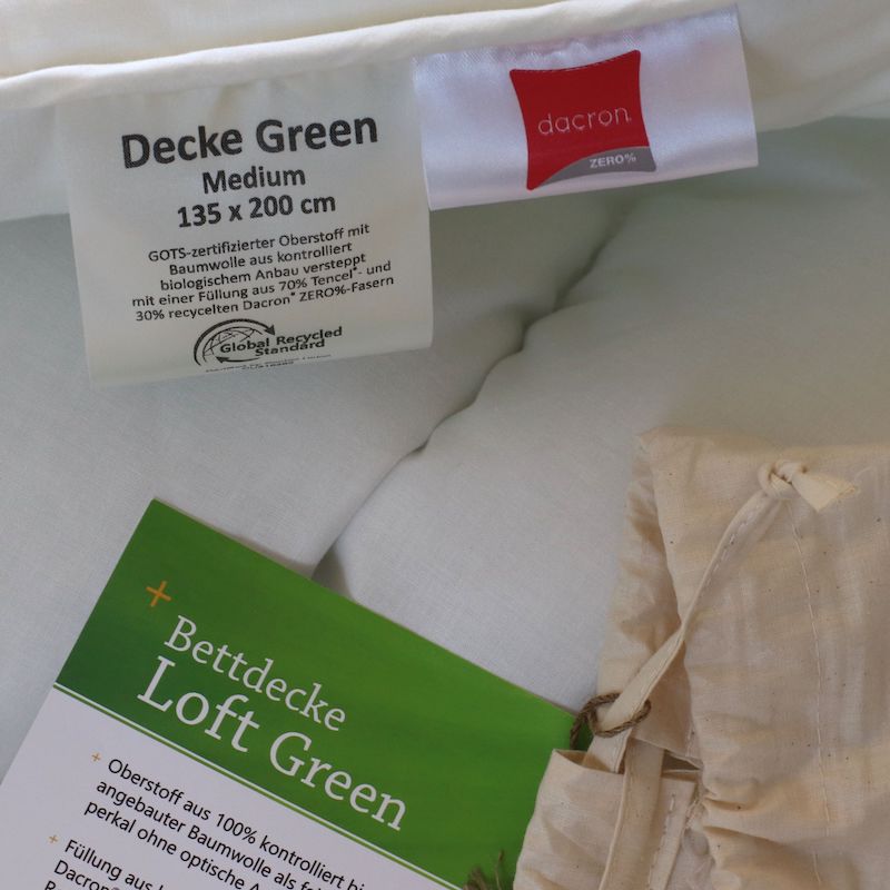 Bettdecke Loft Green – nachhaltige Medium-Decke mit GOTS-zertifiziertem Baumwollbezug und recycelter Dacron Füllung - Hantermann - Der Hotelausstatter Loft Green Medium-Bettdecke mit GOTS-zertifiziertem Baumwollbezug und recycelter Dacron Tencel Füllung