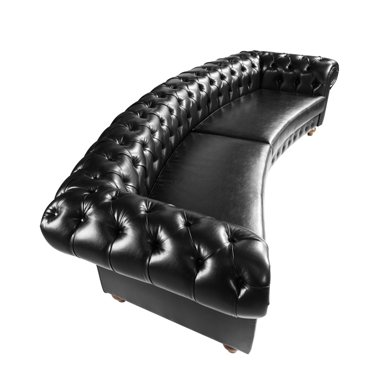 Geschwungenes Chesterfield Sofa, große schwarze Ledercouch mit durchgehender Rückenlehne und umlaufender Chesterfield-Steppung, bogenförmig angeordnet