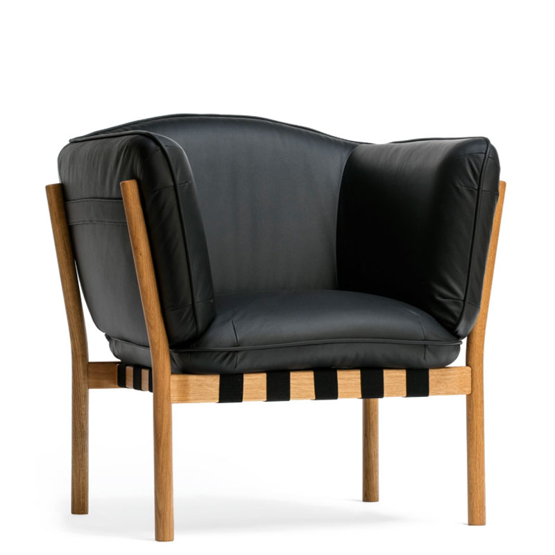Dowel Loungesessel von TON, kompakter Polstersessel mit Massivholzgestell für Lobby und Lounge
