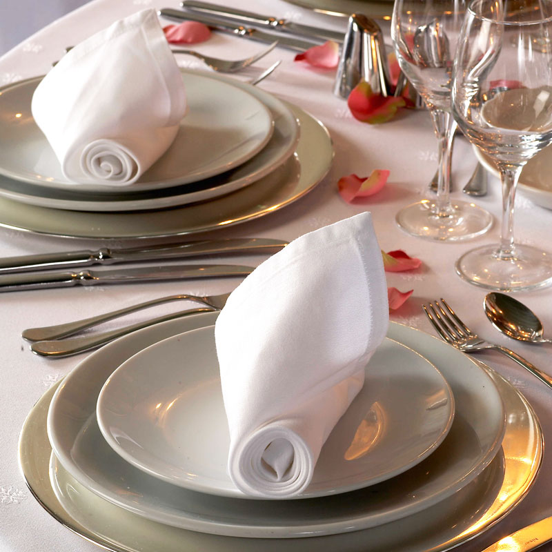 Tischwäsche mit Atlaskante