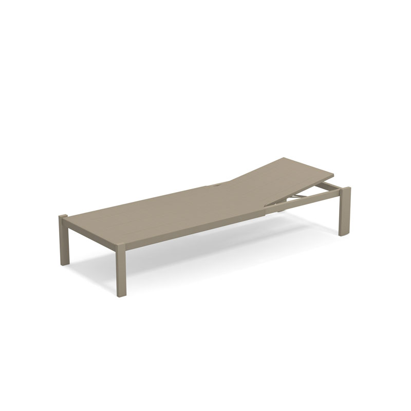 EMU SHINE 295 stapelbare Sonnenliege in Taupe mit modernem Metallgestell und verstellbarer Rückenlehne