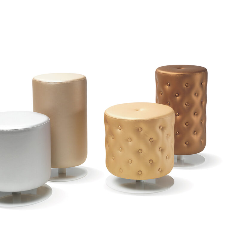 GRASSO Hocker und Barhocker von BD Barcelona Design in Weiß, Beige, Gelb und Braun mit gepolsterter Knopfheftung