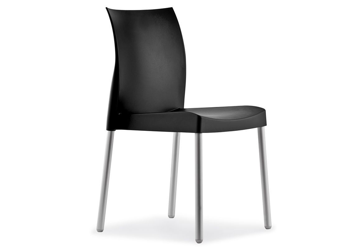 ICE 800 Outdoor Stapelstuhl von Pedrali – schwarzer Designstuhl aus Polypropylen und Aluminium für Gastronomie & Terrasse - Hantermann - Der Hotelausstatter ICE 800 Outdoor Stapelstuhl von Pedrali in Schwarz mit ergonomischer Polypropylen-Sitzschale und Aluminiumbeinen