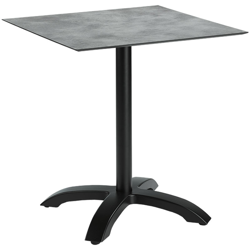 LYONTOP HPL Compactplatte 12 mm – moderne HPL-Tischplatte mit schlankem Design und hoher Belastbarkeit - Hantermann - Der Hotelausstatter LYONTOP HPL Compactplatte 12 mm mit robuster HPL-Oberfläche auf schwarzem Tischgestell für Innen und Außen
