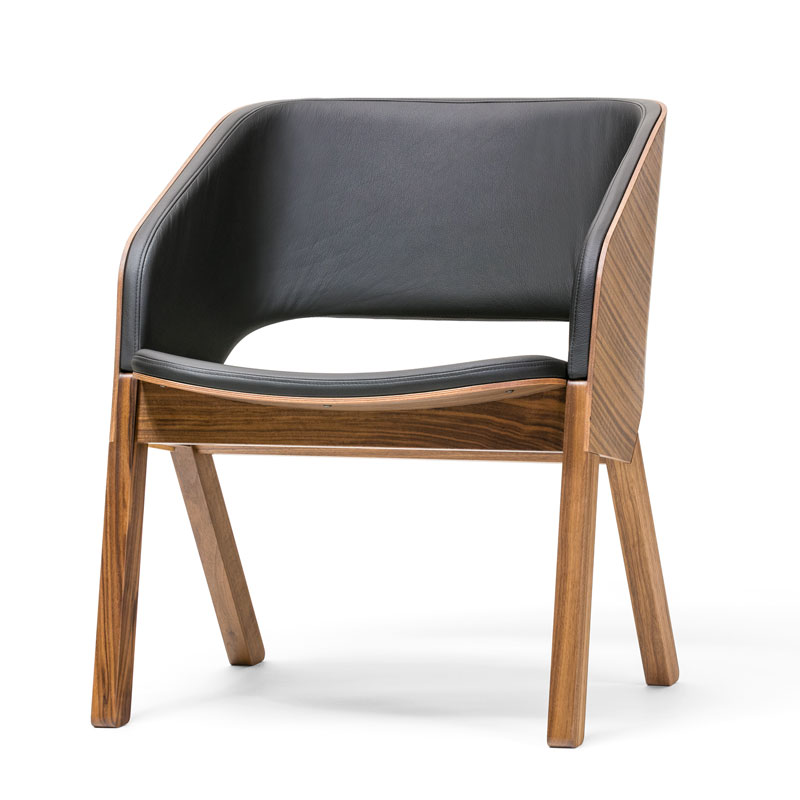 Merano Lounge-Sessel von TON – moderner Loungesessel aus Holz mit geformter Schale für Hotel-Lobby & Lounge - Hantermann - Der Hotelausstatter Merano Lounge-Sessel von TON, gepolsterter Holz-Loungesessel mit geformter Sitz- und Rücken-Schale für Lobby und Lounge