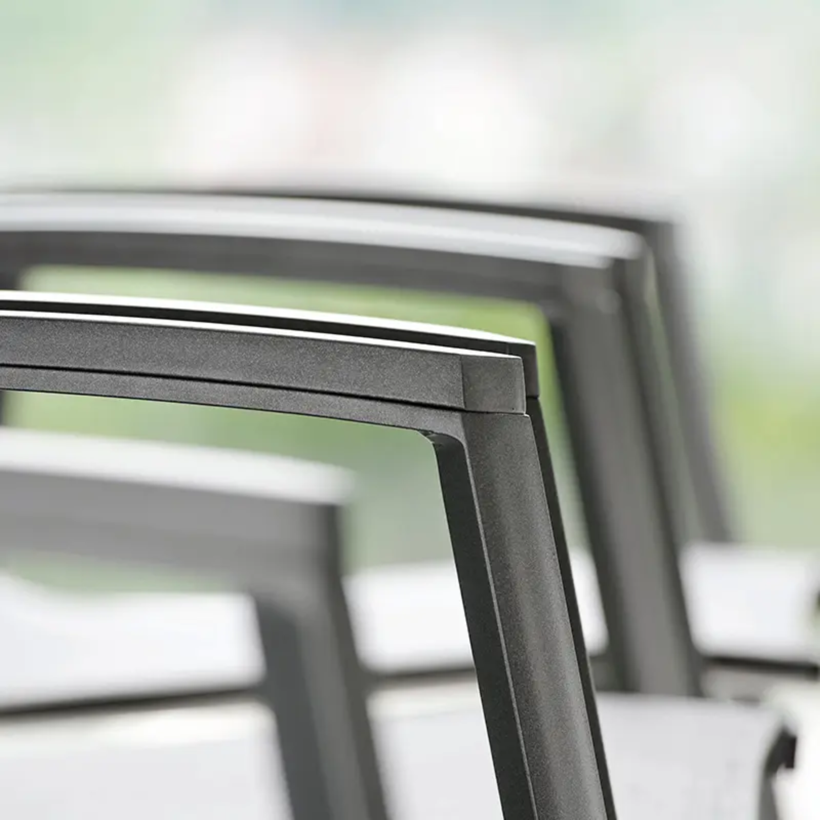 NEW TOP Stapelsessel von STERN® – Detailansicht - Hantermann - Der Hotelausstatter Detailansicht der Aluminiumarmlehne des NEW TOP Outdoor Stapelsessels von STERN®