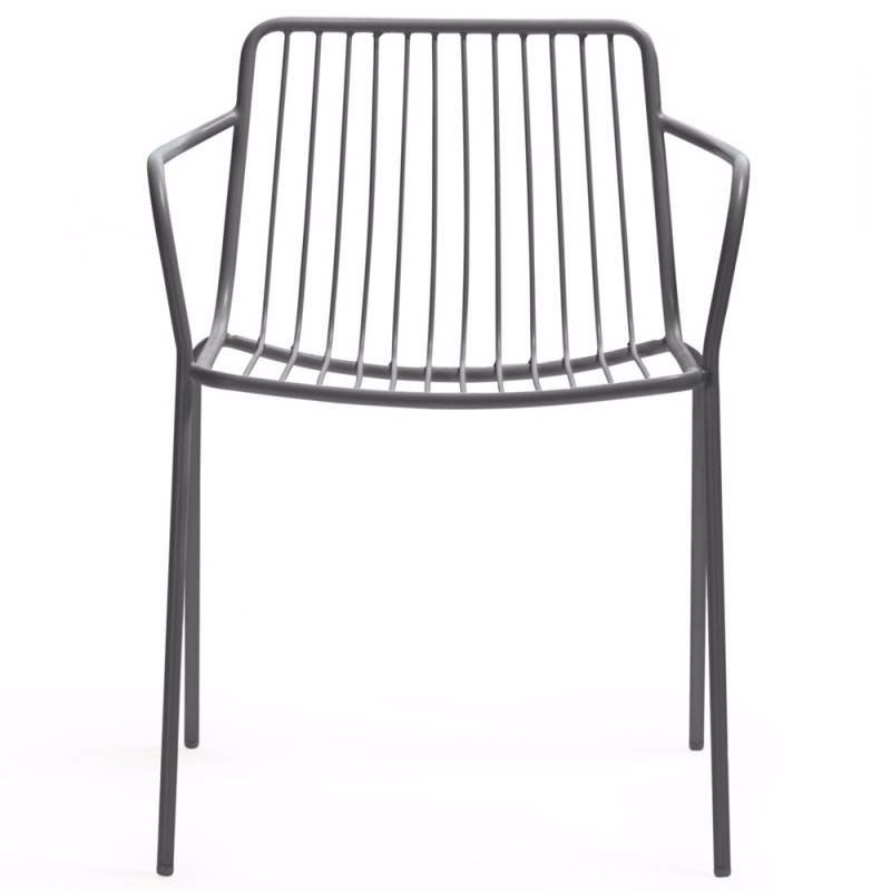NOLITA 3655 Outdoor Stapelsessel by Pedrali – Anthrazit - Hantermann - Der Hotelausstatter NOLITA 3655 Outdoor Stapelsessel von Pedrali in Anthrazit mit Armlehnen und filigraner Metallstruktur