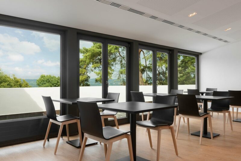 Restaurantstuhl Modell STOCKHOLM von TON – Bild 6