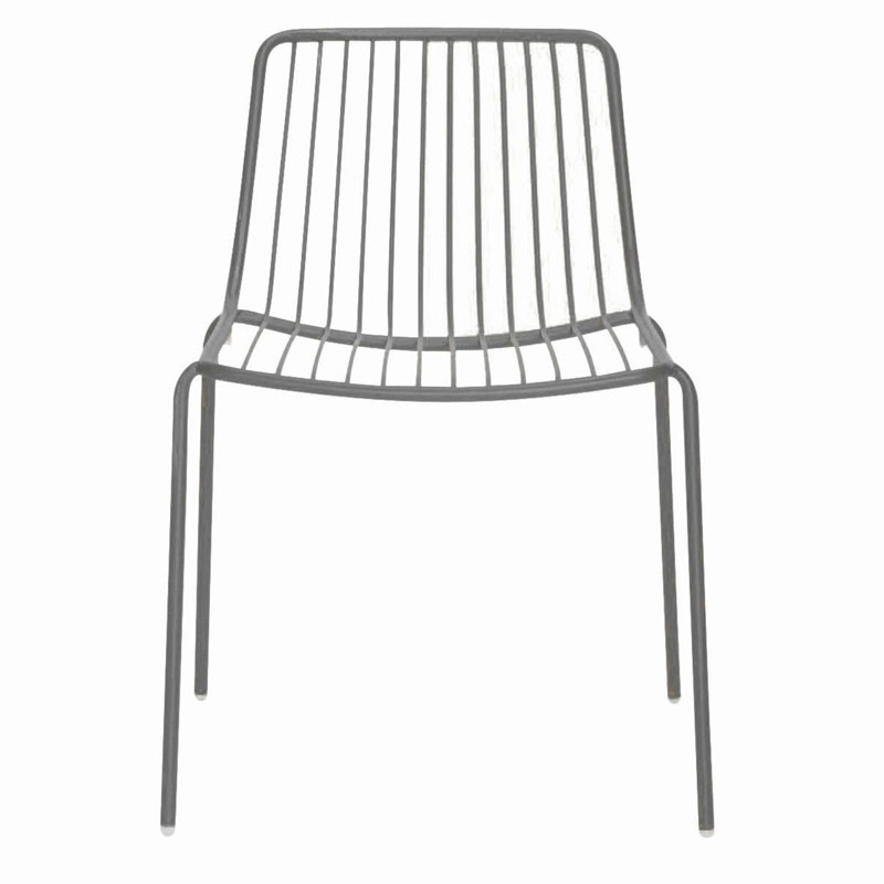 Pedrali NOLITA 3650 – Anthrazitfarbener Stapelstuhl mit schlanker Silhouette - Hantermann - Der Hotelausstatter NOLITA 3650 Outdoor Stapelstuhl von Pedrali in Anthrazit mit filigraner Rückenlehne in Vorderansicht