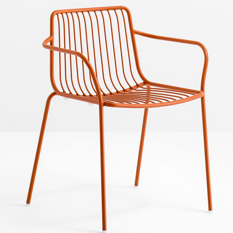 Pedrali NOLITA 3655 – Moderner Outdoor-Armlehnstuhl in Orange - Hantermann - Der Hotelausstatter Oranger NOLITA 3655 Stapelsessel von Pedrali mit schlankem Metallgestell und geschwungenen Armlehnen