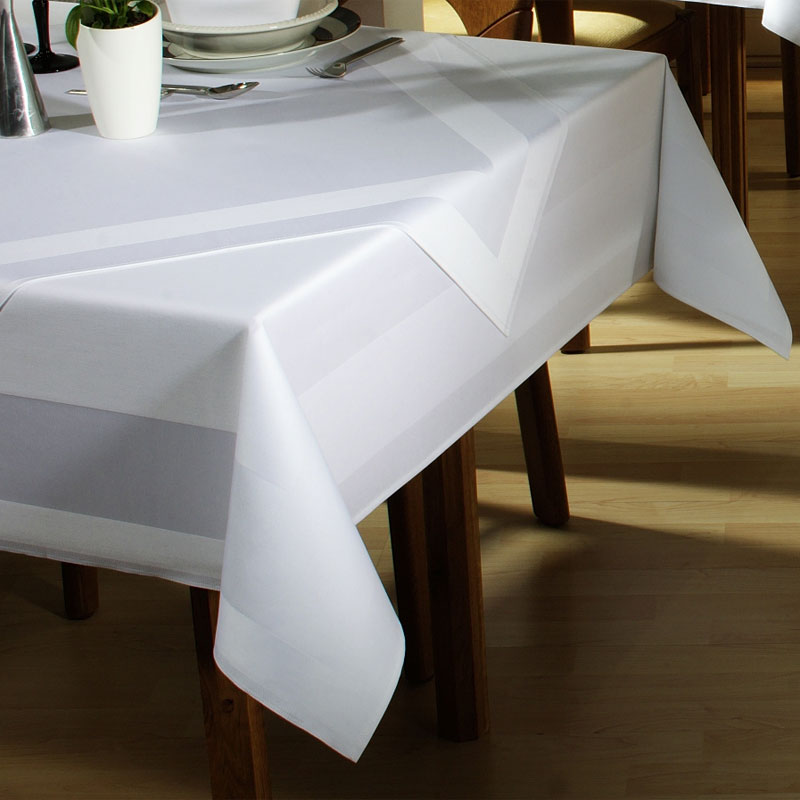 PICO Vollzwirn-Tischwäsche – weiße Atlaskante für klassische Restaurant- und Hoteldecken - Hantermann - Der Hotelausstatter PICO Vollzwirn-Tischwäsche in Weiß mit Atlaskante als klassische Gastro-Tischdecke für Restaurant und Hotel