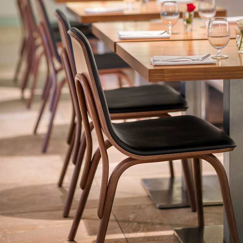 Bugholz Restaurantstuhl Modell TRAM by TON