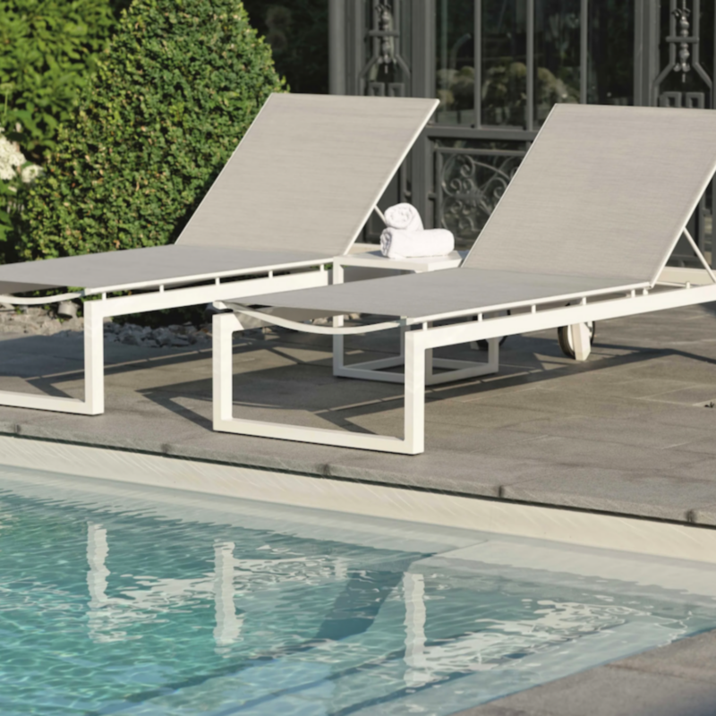 ROBIN Rollenliegen von STERN® mit verstellbarer Rückenlehne und Rollen am Pool