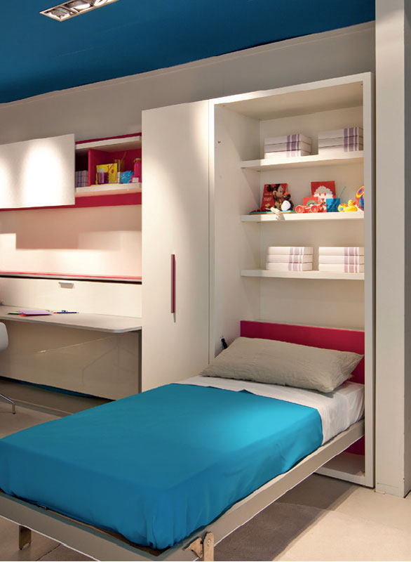 Schrankbett MANCHESTER – Einzelbett mit Regalnische im Jugendzimmer - Hantermann - Der Hotelausstatter Schrankbett MANCHESTER als ausgeklapptes Einzelbett mit türkisfarbener Bettdecke und Regalnische darüber, daneben integrierter Schreibtisch