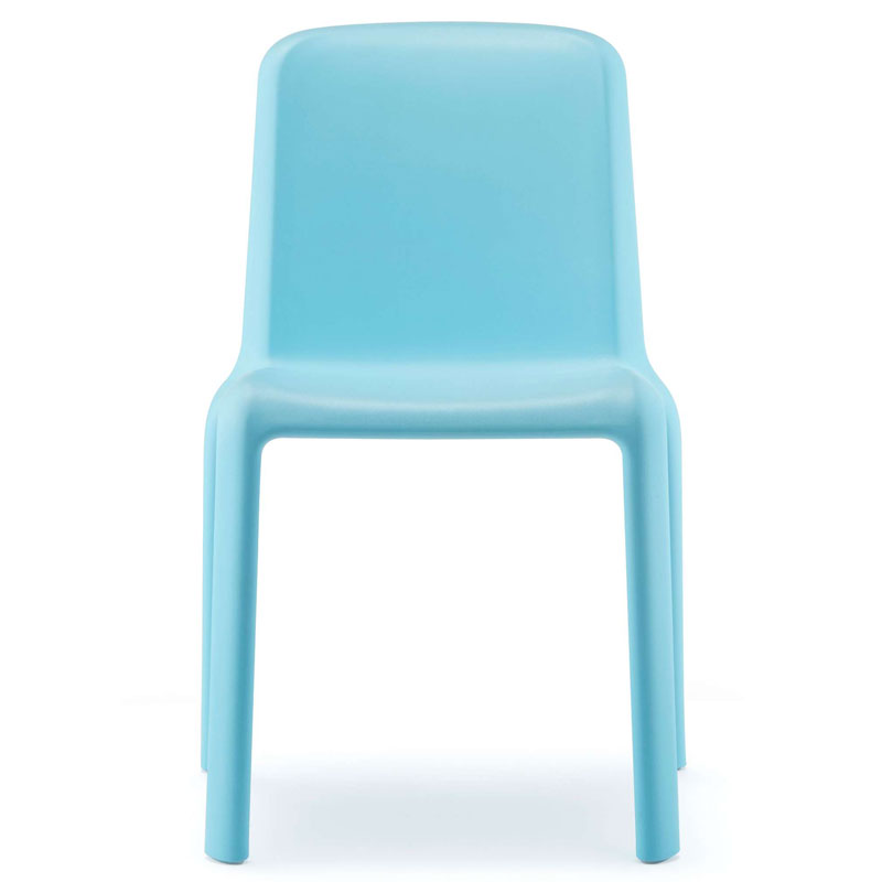SNOW 303 by Pedrali – hellblauer Kinderstuhl mit klarer Formgebung - Hantermann - Der Hotelausstatter Hellblauer SNOW 303 Kinderstuhl von Pedrali mit geschlossener Sitzschale und vier Beinen