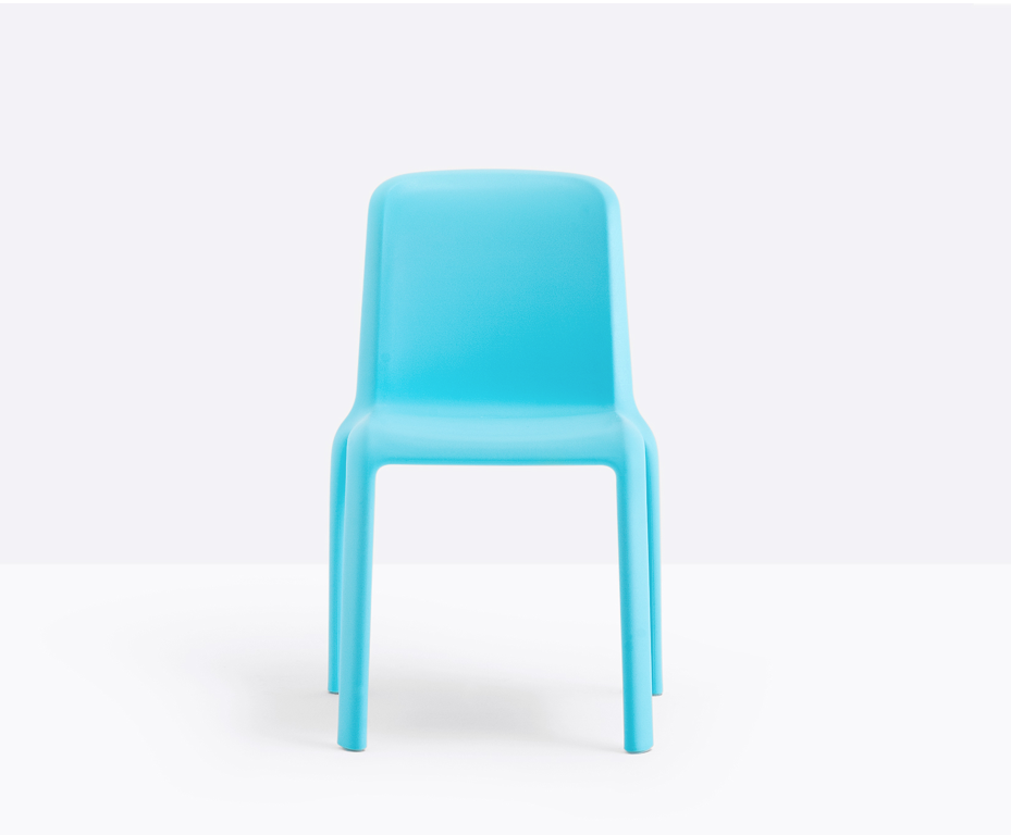 SNOW 303 by Pedrali – türkisblauer Kinderstuhl für drinnen und draußen - Hantermann - Der Hotelausstatter Türkisblauer SNOW 303 Kinderstuhl von Pedrali für Indoor und Outdoor in moderner Frontansicht