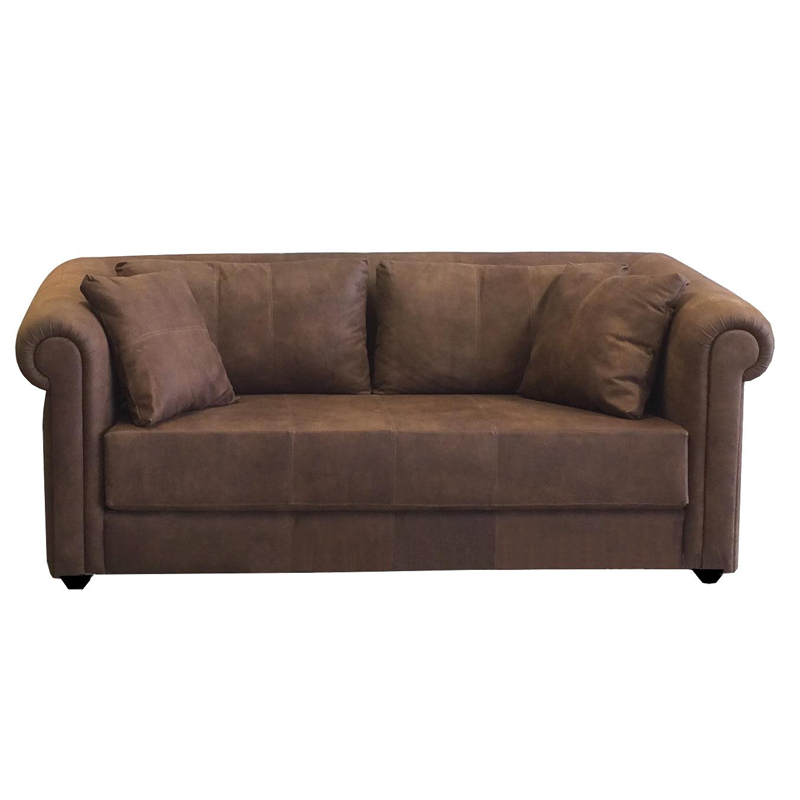 Sofa Nr. 1, klassische braune 3-Sitzer Couch mit gerader Sitzfläche, gepolsterter Rückenlehne, Rolllarmlehnen und zwei passenden Zierkissen