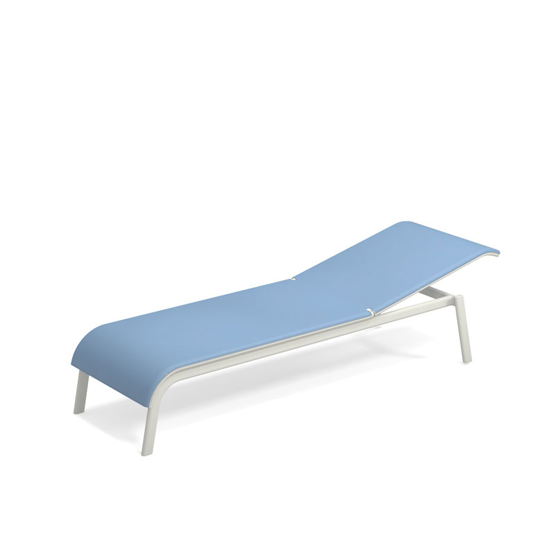 TIKI 198 by EMU® – stilvolle Outdoor-Liege in Blau - Hantermann - Der Hotelausstatter Blaue TIKI 198 Sonnenliege von EMU® mit verstellbarer Rückenlehne und hellem Gestell