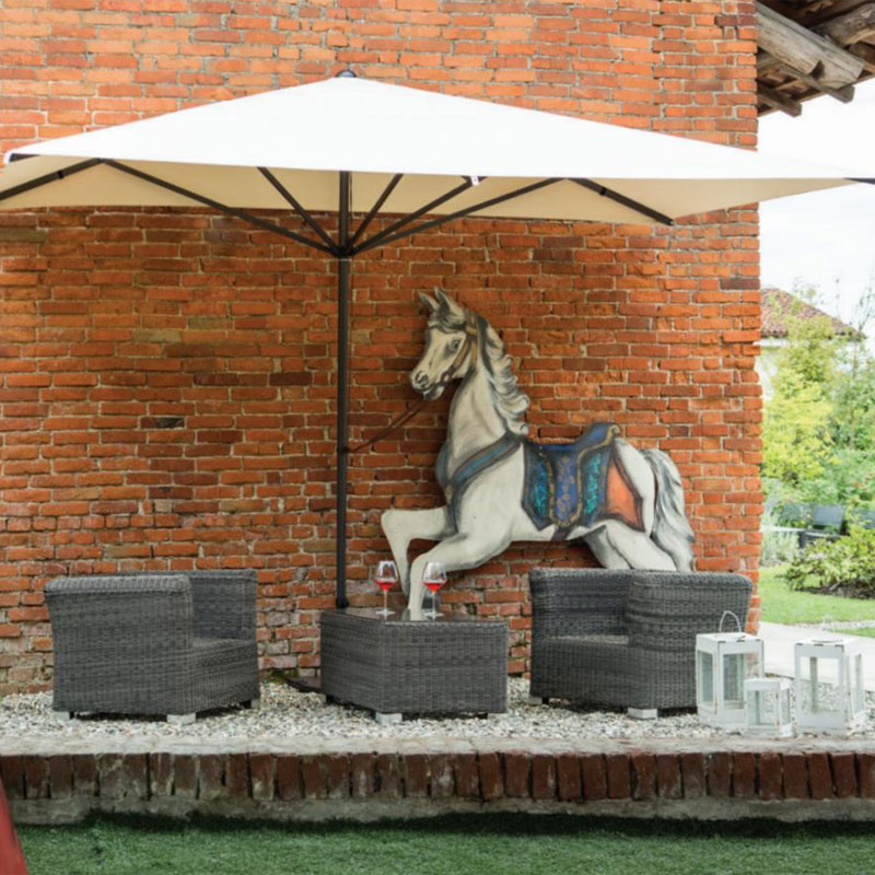 WALL Sonnenschirm von FIM für Ecken und Wände - Hantermann - Der Hotelausstatter WALL Sonnenschirm von FIM mit heller Bespannung als platzsparender Sonnenschutz für Ecken und wandnahe Sitzbereiche