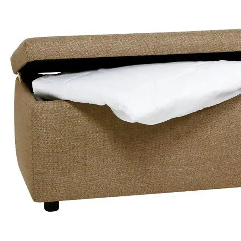 Bettbank mit angehobenem Deckel. Es lockt ein Bettlaken heraus.