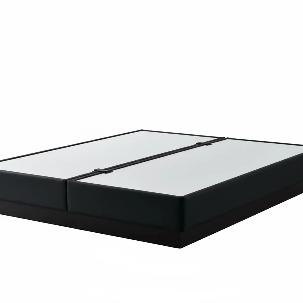 Das Bild zeigt eine technische Ansicht des Boxspringbettes von oben, die die konstruktiven Details und die praktische Funktionalität verdeutlicht. Dargestellte Merkmale: Zwei separate Bettboxen: Das Bild präsentiert das Bett als zwei unabhängige Einzelbetten nebeneinander, was die typische Konfiguration für ein Doppelzimmer darstellt. Diese Aufteilung ermöglicht flexible Nutzung – entweder als zwei separate Betten oder verbunden zu einem durchgehenden Doppelbett. Verbindungselemente: Zwischen den beiden Bettboxen sind schwarze Verbindungsklammern oder -riegel deutlich sichtbar, die die beiden Betten zusammenhalten und ein Auseinanderrutschen verhindern. Diese praktische Lösung gewährleistet Stabilität und Sicherheit. Oberflächenstruktur: Die hellen Oberseiten zeigen die rutschhemmende Auflage, auf der die Matratzen aufliegen. Die Oberflächen wirken glatt und pflegeleicht. Schwarzer Sockelbau: Der dunkelbraun/schwarze umlaufende Sockel ist deutlich erkennbar und verleiht dem Bett seine charakteristische moderne Optik. Diese Detailansicht illustriert perfekt die intelligente Konstruktion des Hotelbettes – besonders die praktische Verbindungslösung für flexible Zimmerkonfigurationen und die robuste, funktionale Bauweise, die für den professionellen Hotelbetrieb ausgelegt ist.