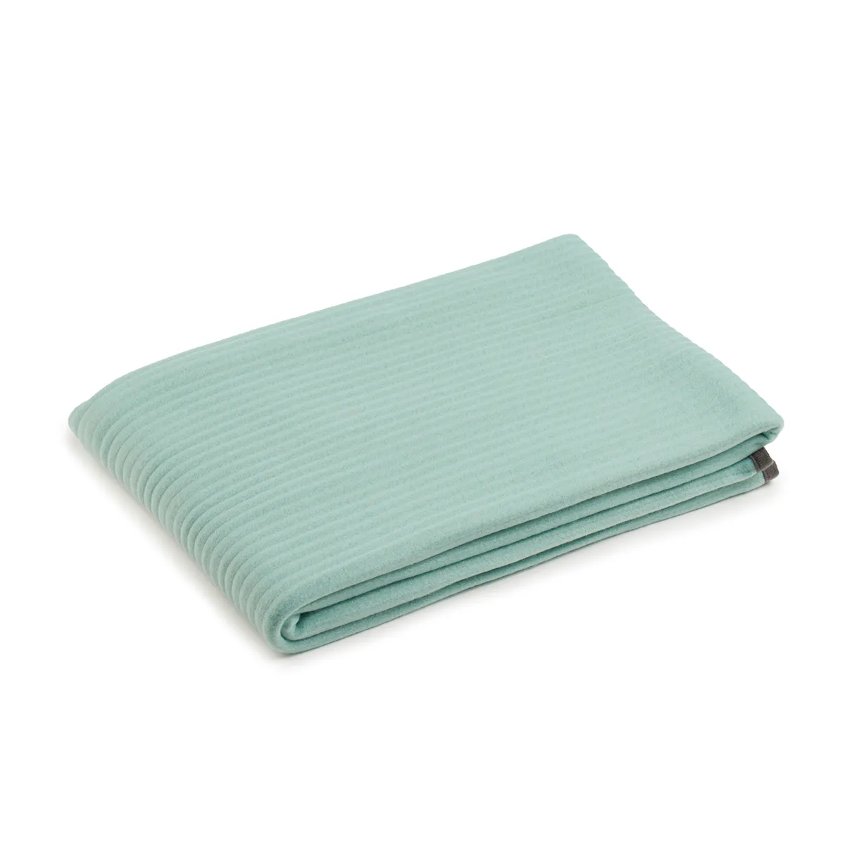 COMO Tagesdecke in Aqua - Hantermann - Der Hotelausstatter COMO Tagesdecke in Aqua, gefaltete, gerippte Decke für Terrasse in Restaurant, Hotel, Café oder Bistro, ideal als wärmende Outdoor-Decke für Gäste