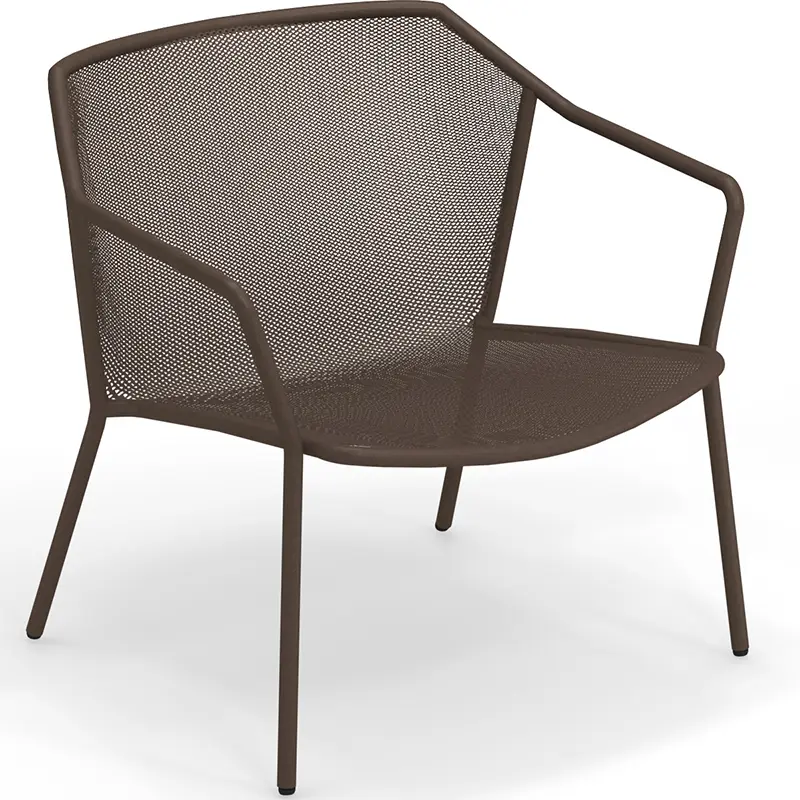 Darwin 524 by EMU® – Outdoor-Loungestuhl in Braun - Hantermann - Der Hotelausstatter EMU Darwin 524 Outdoor‑Stahlstuhl mit fein gelochter Sitz‑ und Rückenfläche, pulverbeschichtet, wetterfest, stapelbar und ideal für Gastronomie