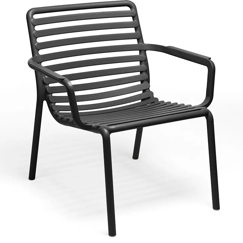 NARDI Doga Relax Loungesessel – moderner Outdoor-Sessel in Anthrazit - Hantermann - Der Hotelausstatter NARDI Doga Relax Loungesessel in Anthrazit mit Armlehnen und Lamellenstruktur für Terrasse und Gastronomie