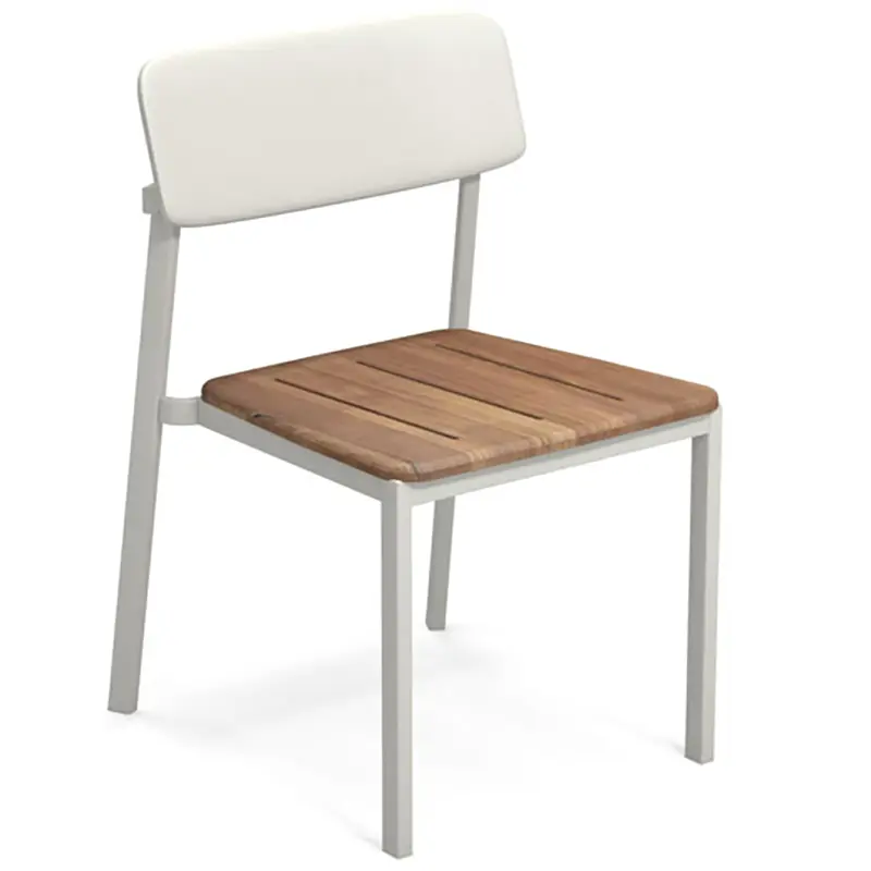 Shine 247 Outdoor-Stapelstuhl by EMU® – zeitloses Design in Weiß - Hantermann - Der Hotelausstatter EMU Shine 247 Outdoor‑Stuhl mit Teak‑Sitzfläche und Aluminiumrahmen, wetterfest, ergonomisch und ideal für Terrassen und Gastronomie