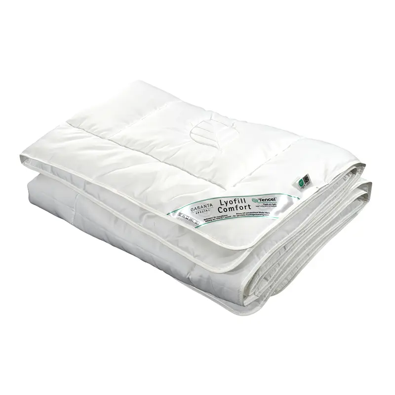 Lyofil Comfort Mono Bettdecke mit TENCEL™ – nachhaltige Steppdecke platzsparend zusammengelegt - Hantermann - Der Hotelausstatter Zusammengelegte Lyofil Comfort Mono Bettdecke mit TENCEL™-Steppung für nachhaltigen Schlafkomfort