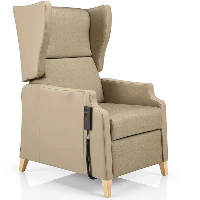 Janelle Relax-Sessel SG1003 RL/EL by JMS – elektrische Liegeposition mit hoher Ohrenlehne für Senioren & Pflege - Hantermann - Der Hotelausstatter Janelle Relax-Sessel SG1003 RL/EL by JMS in nahezu liegender Position mit hoher Ohrenlehne