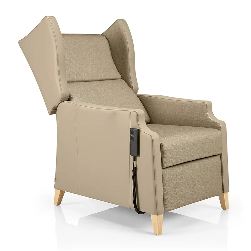 Janelle Relax-Sessel SG1003 RL/EL by JMS – Hochlehnsessel mit Ohrenbacken in halb geneigter Relaxposition - Hantermann - Der Hotelausstatter Janelle Relax-Sessel SG1003 RL/EL by JMS in halb geneigter Relaxposition mit hoher Ohrenlehne