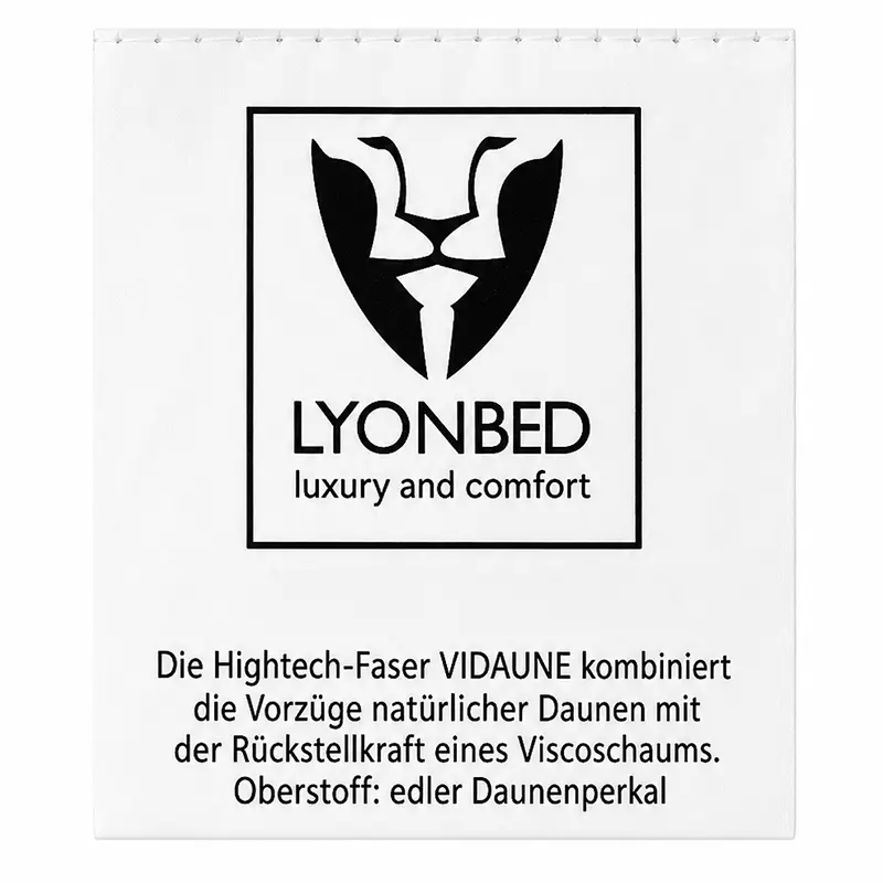 LYONBED Vidaune© – Etikett mit Hinweis auf Hightech-Faser und Daunenperkal - Hantermann - Der Hotelausstatter LYONBED Vidaune Etikett mit Logo, Claim „luxury and comfort“ und Text zur Hightech-Faser Vidaune und Daunenperkal