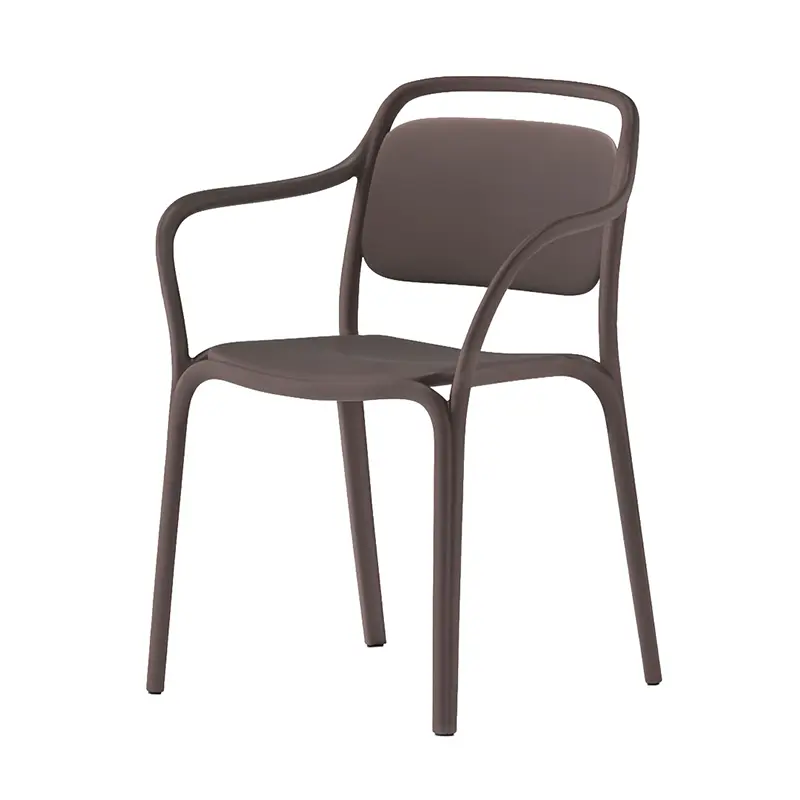 Libre Outdoor-Armlehnstuhl 595 von Pedrali – stapelbarer Polypropylen-Gartenstuhl in elegantem Braun für Terrasse, Balkon & Gastronomie - Hantermann - Der Hotelausstatter Libre 595 Outdoor-Armlehnstuhl von Pedrali in Braun, stapelbarer Polypropylen-Gartenstuhl mit Armlehnen für Terrasse und Balkon