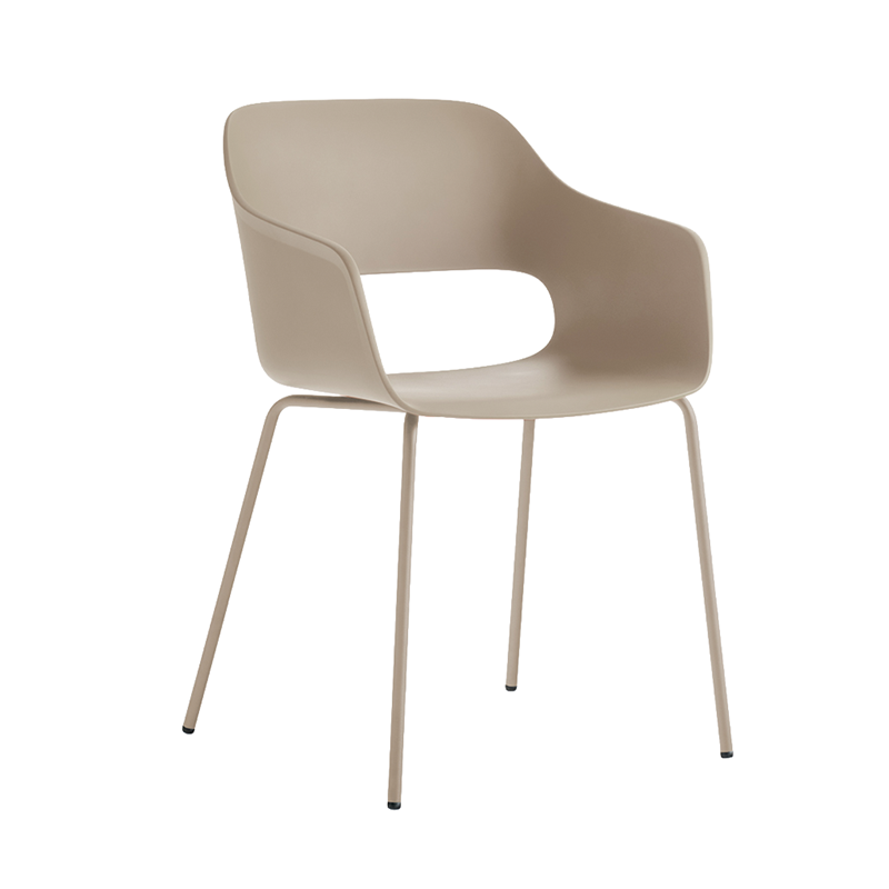Pedrali Babila 2735 Armlehnstuhl in Beige - Hantermann - Der Hotelausstatter Pedrali Babila 2735 Armlehnstuhl mit beiger Sitzschale und passendem Metallgestell für Hotel und Gastronomie
